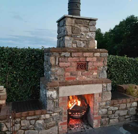 مبيت وإفطار Riverside Lodge