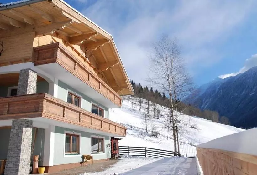 هتل Chalet Ferienhaus Hubertus