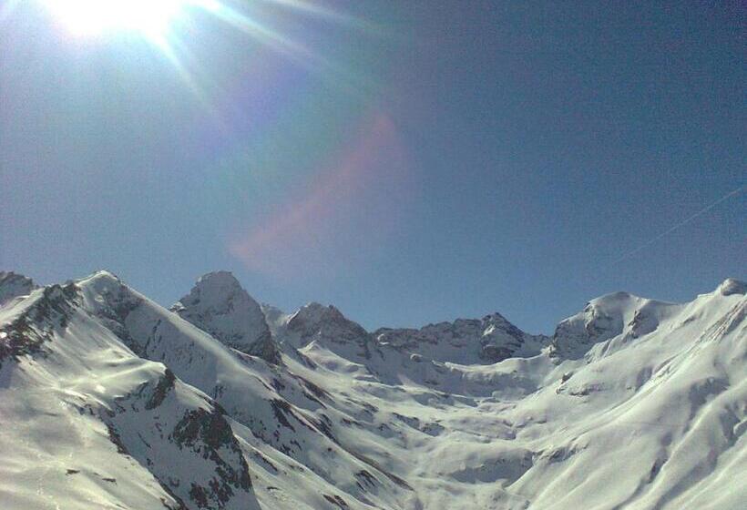 בית מלון כפרי Garni Sursilva