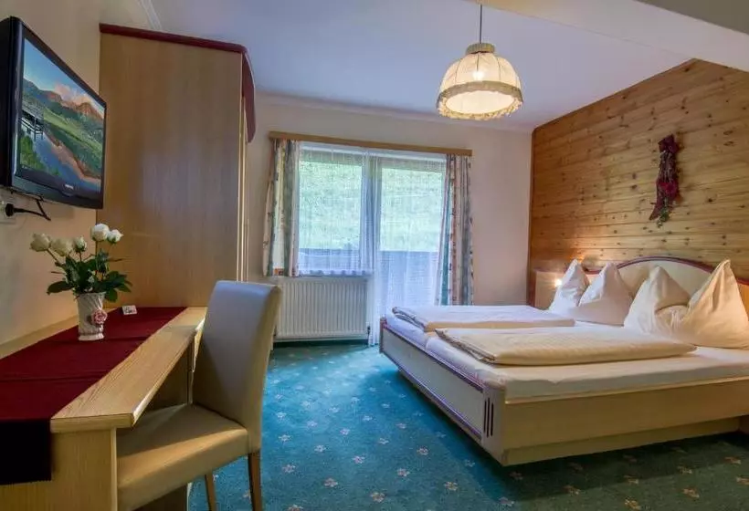 Hotelli Gasthof Zum Kaiserweg