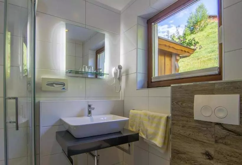 Hotelli Gasthof Zum Kaiserweg
