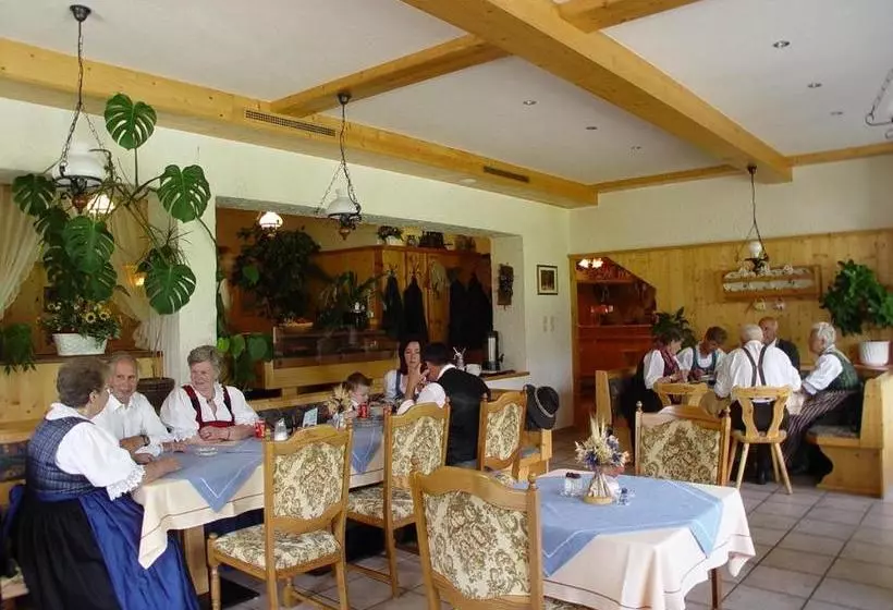 Hotelli Gasthof Zum Kaiserweg