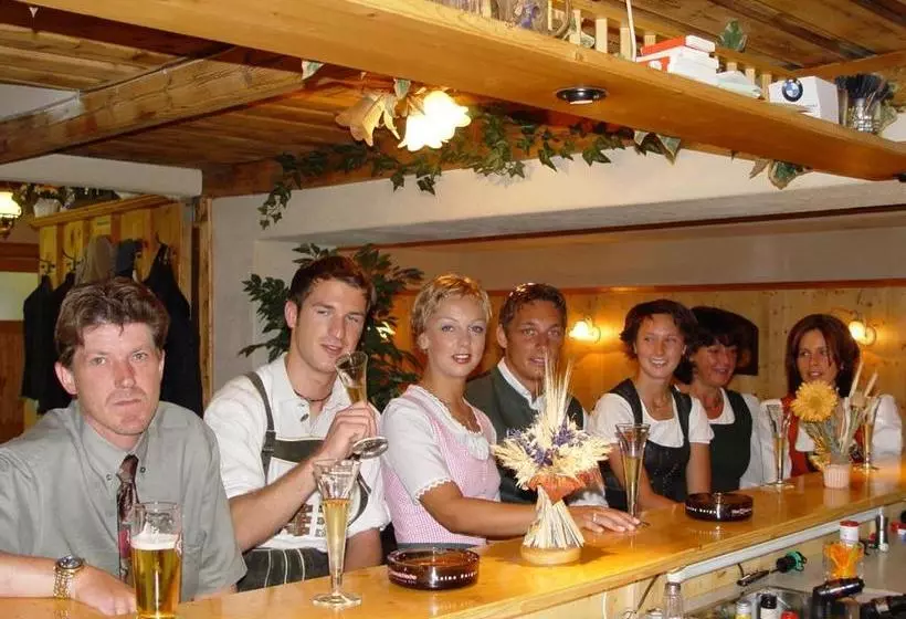 Hotelli Gasthof Zum Kaiserweg