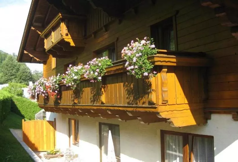 Hotelli Gasthof Zum Kaiserweg