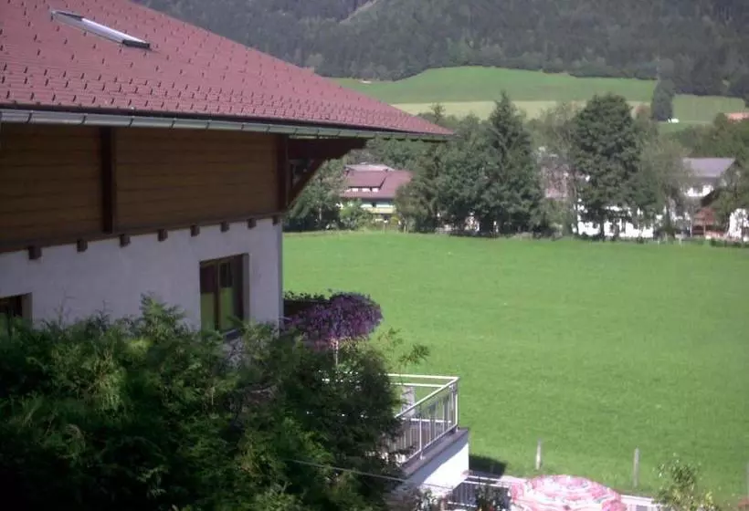 Hotelli Gasthof Zum Kaiserweg