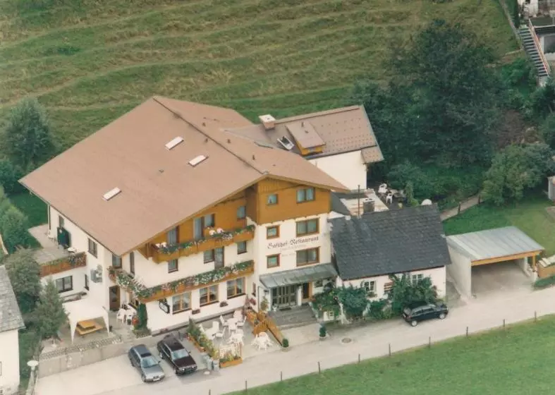 Hotelli Gasthof Zum Kaiserweg