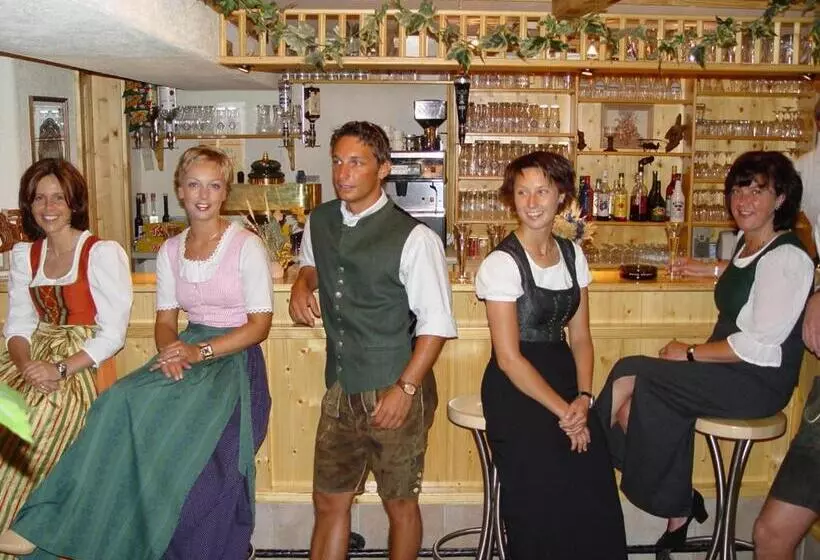 Hotelli Gasthof Zum Kaiserweg