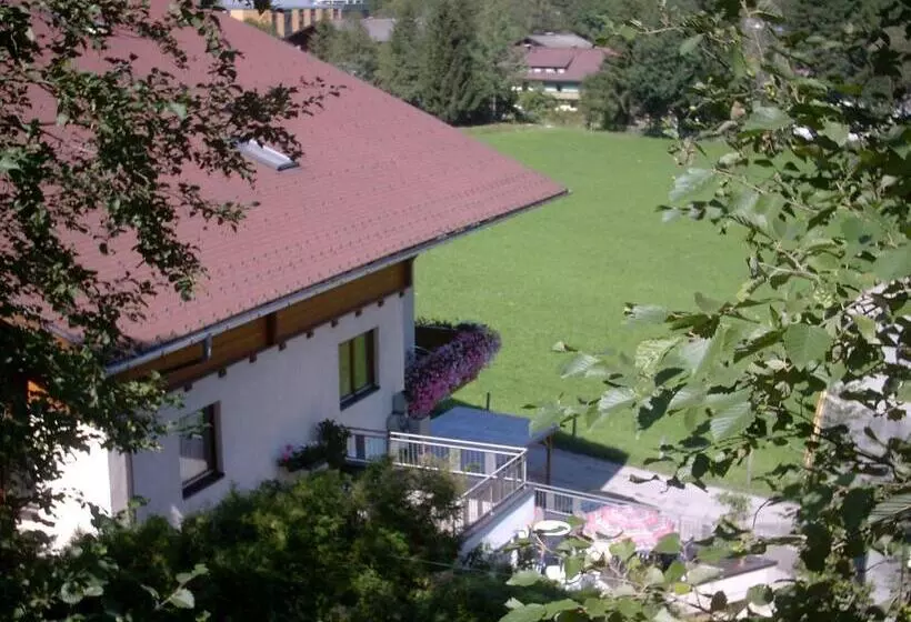 Hotelli Gasthof Zum Kaiserweg