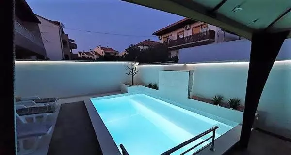 ホテル Apartments Bronic