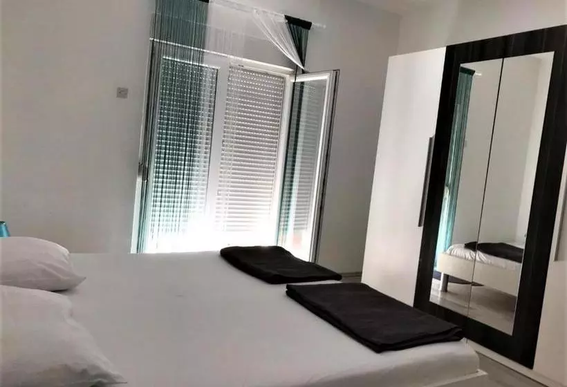 ホテル Apartments Bronic