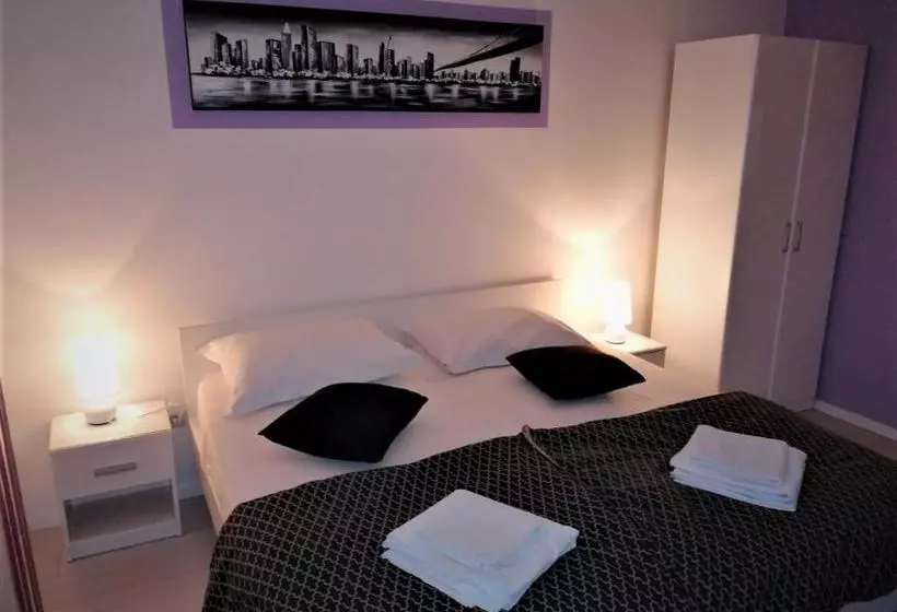 ホテル Apartments Bronic