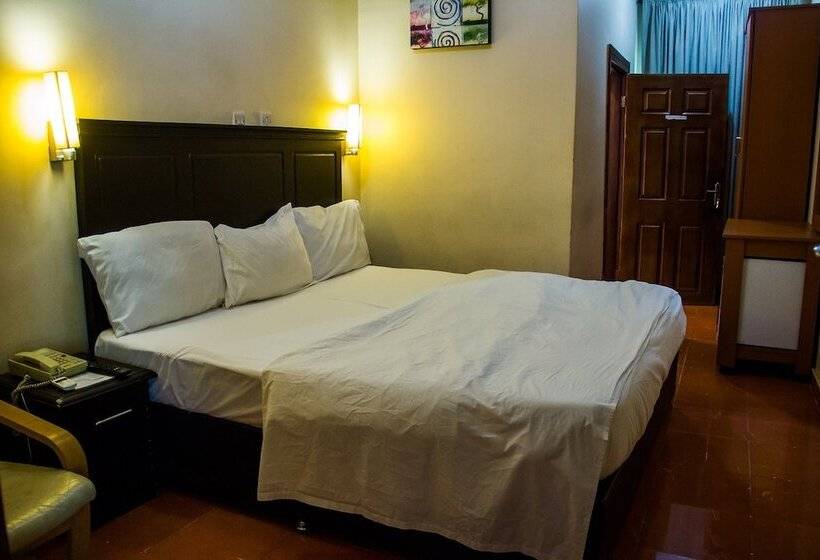 هتل Island Heights