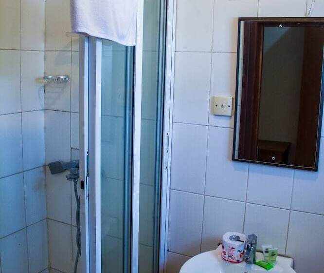 هتل Island Heights