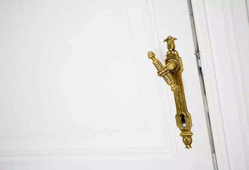 هتل L'auberge Du Notaire