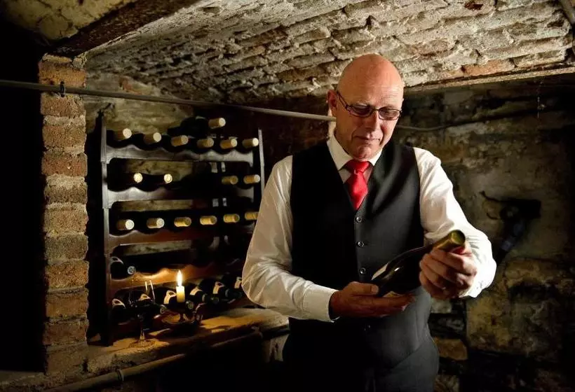 هتل L'auberge Du Notaire