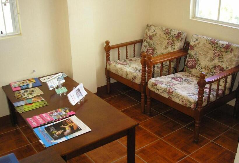 هتل The Relax Inn