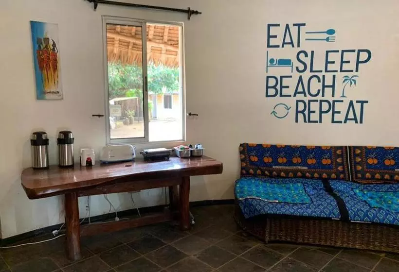 هاستل Diani Backpackers