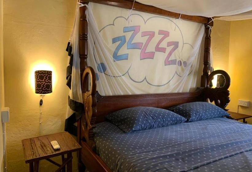 هاستل Diani Backpackers