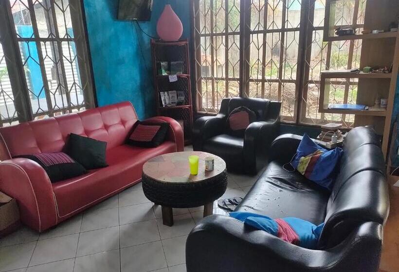 Casa Minha Backpackers Hostel