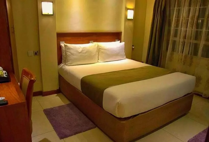 هتل Brownie S Guest House