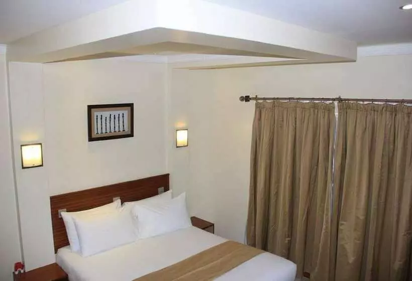هتل Brownie S Guest House