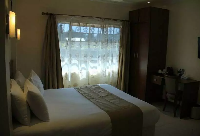 هتل Brownie S Guest House