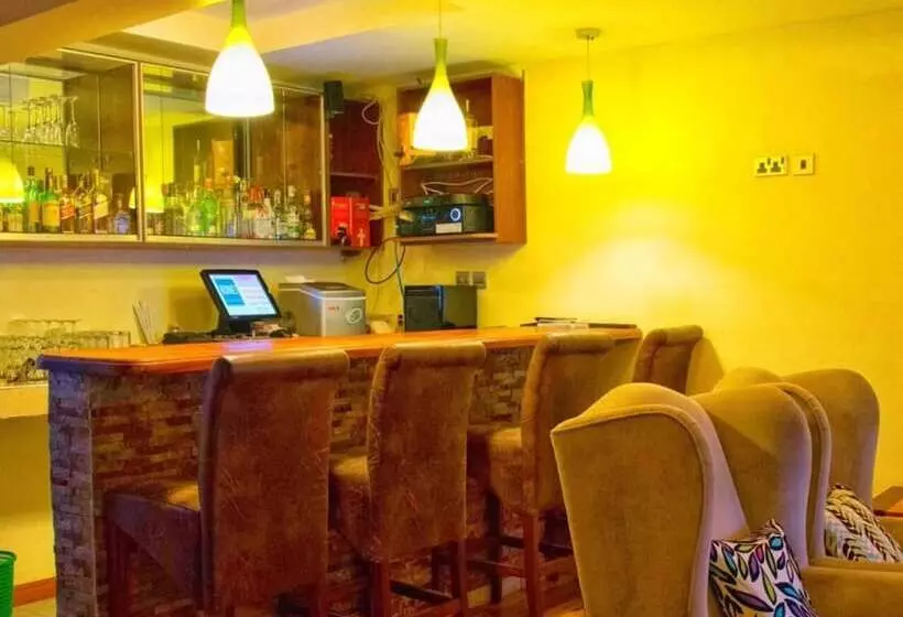 هتل Brownie S Guest House