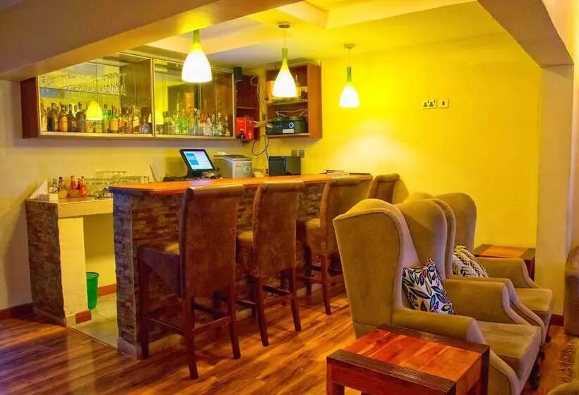 هتل Brownie S Guest House
