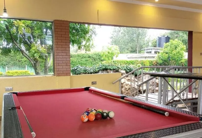 هتل Brownie S Guest House