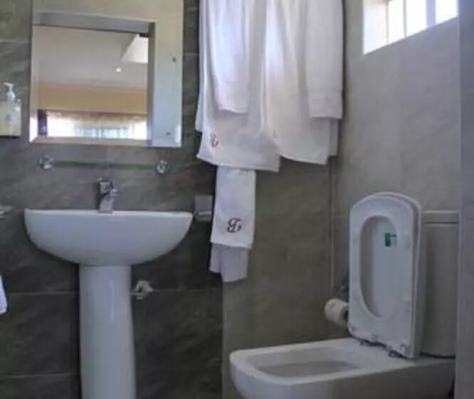 هتل Brownie S Guest House