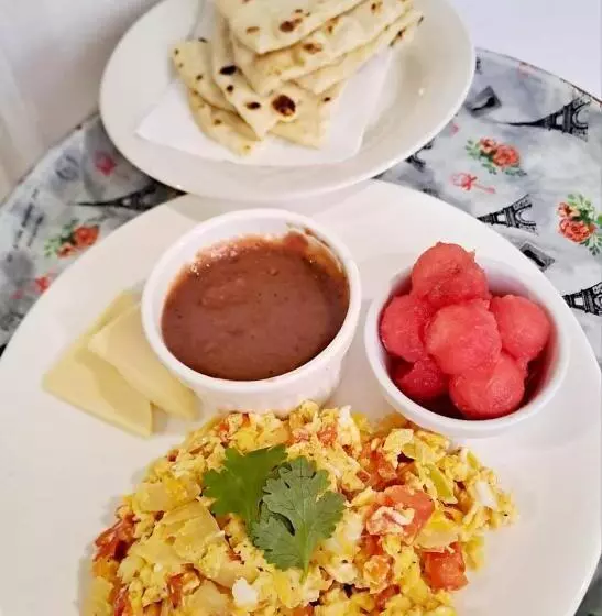 هتل Saint Charles Inn, Belize Central America
