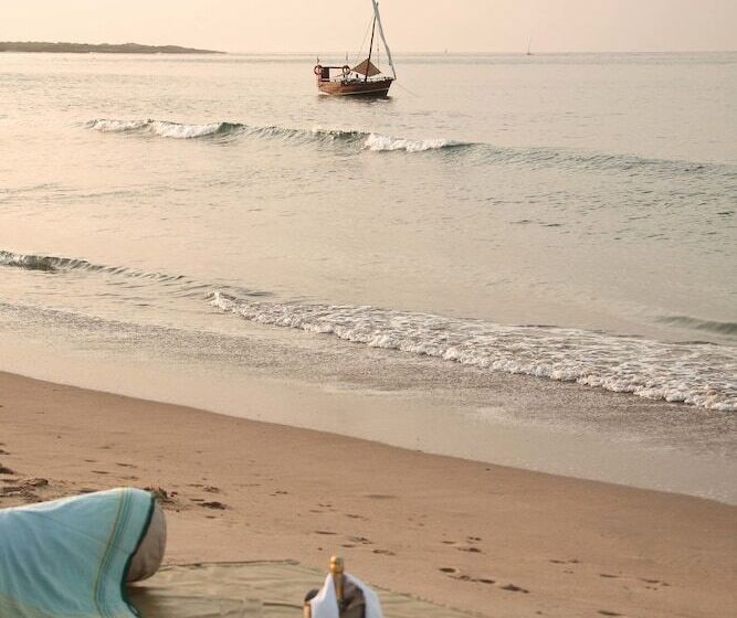 هتل The Red Pepper House