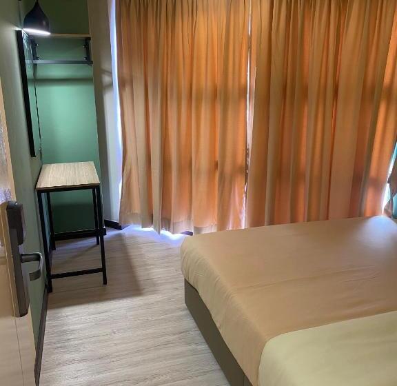 Clock Inn Backpackers Hostel