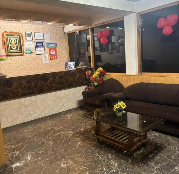 מלון כמוסות Asha Residency Shimla   Airport Road