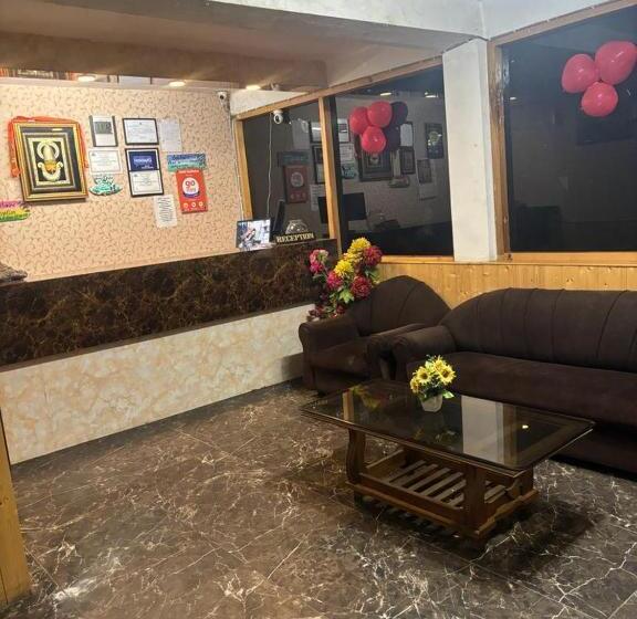 מלון כמוסות Asha Residency Shimla   Airport Road