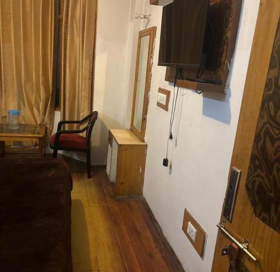 מלון כמוסות Asha Residency Shimla   Airport Road