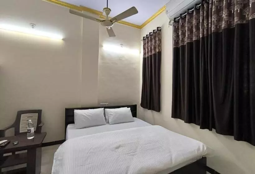 Hotelli K K Residency