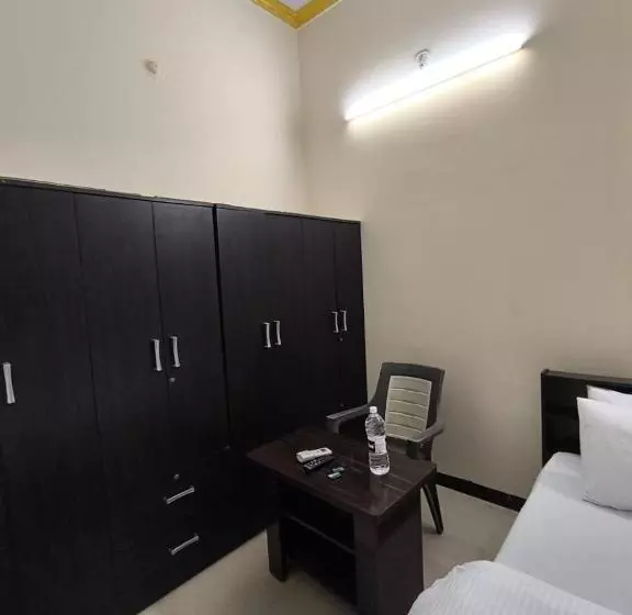 Hotelli K K Residency