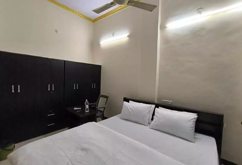 Hotelli K K Residency