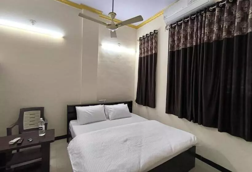 Hotelli K K Residency