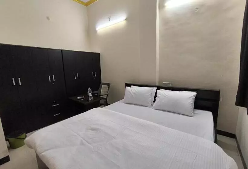 Hotelli K K Residency