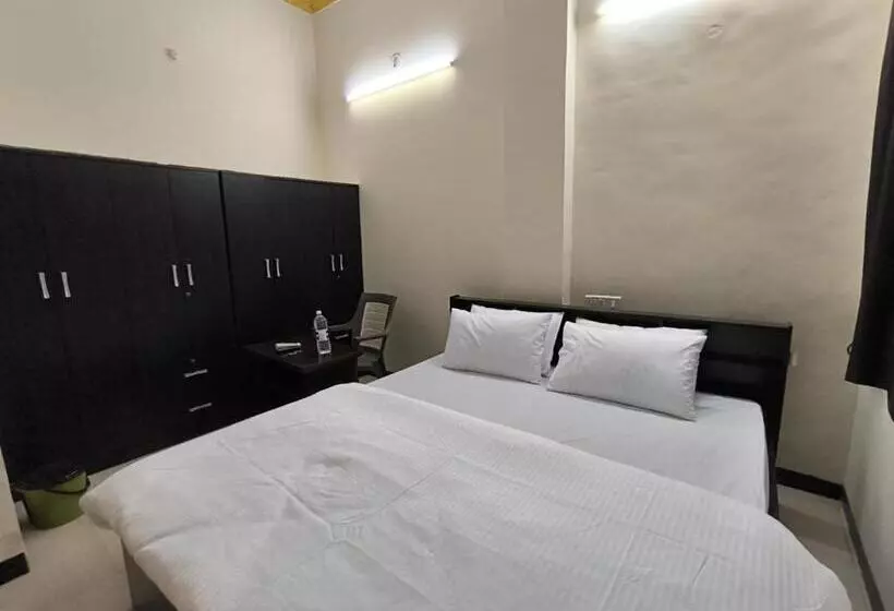 Hotelli K K Residency