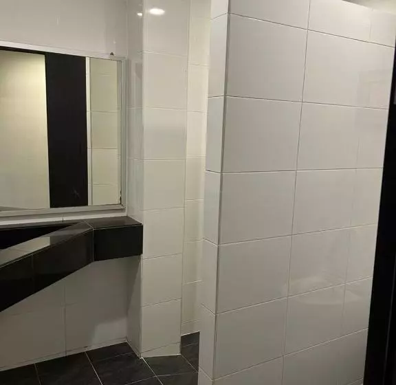 هتل Lucky   5 Inn