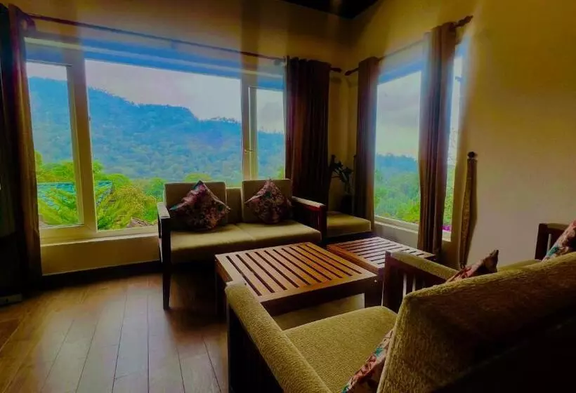 ホテル The Raarees Resort   A Hidden Resort In Munnar