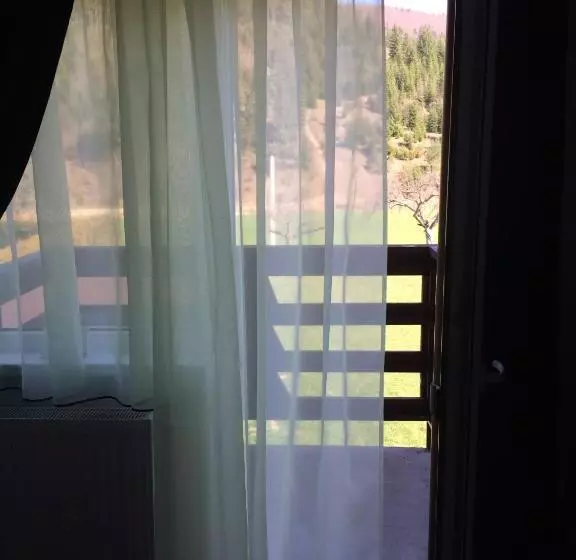 Majatalo Casa Bradul Voronet