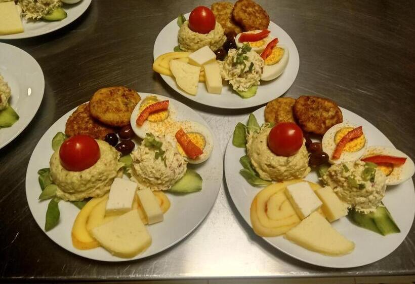 پانسیون Casa Bradul Voronet