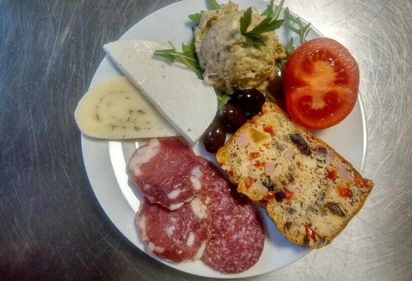 پانسیون Casa Bradul Voronet