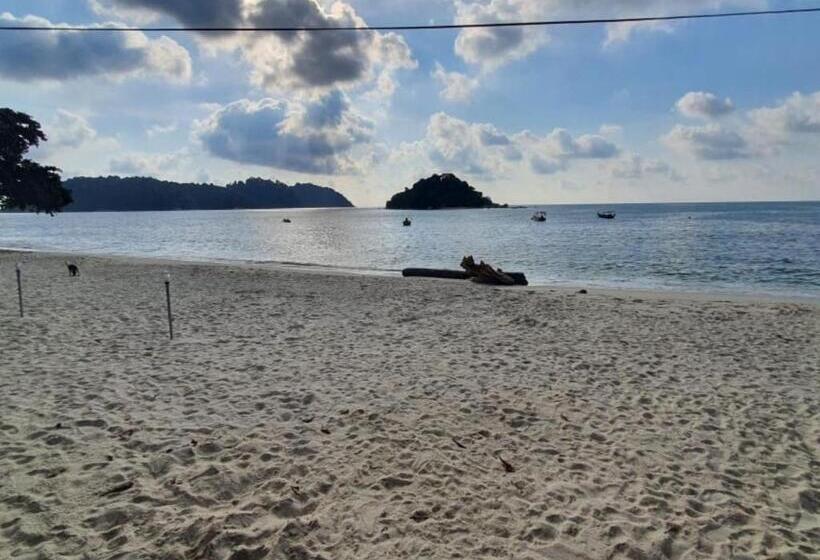 Shoplot Hostel Pangkor