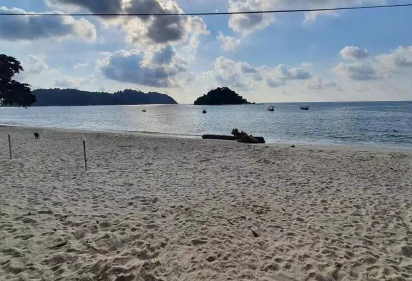 Shoplot Hostel Pangkor