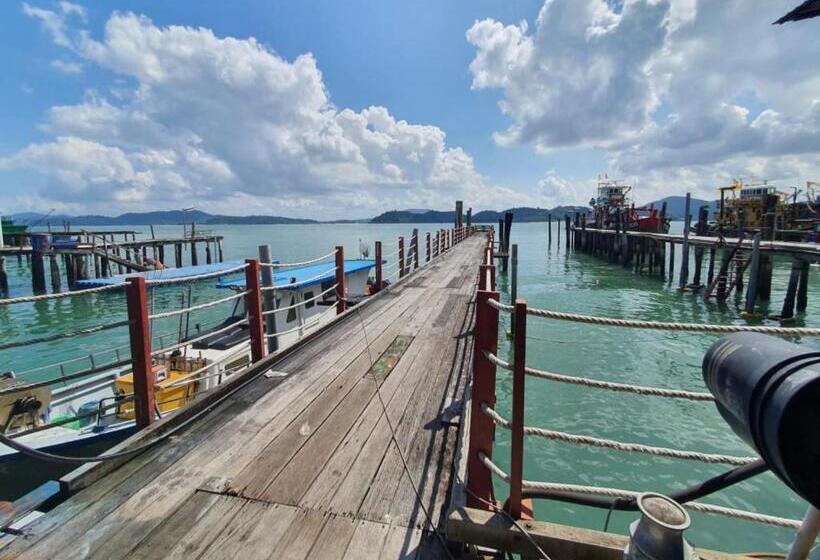 Shoplot Hostel Pangkor